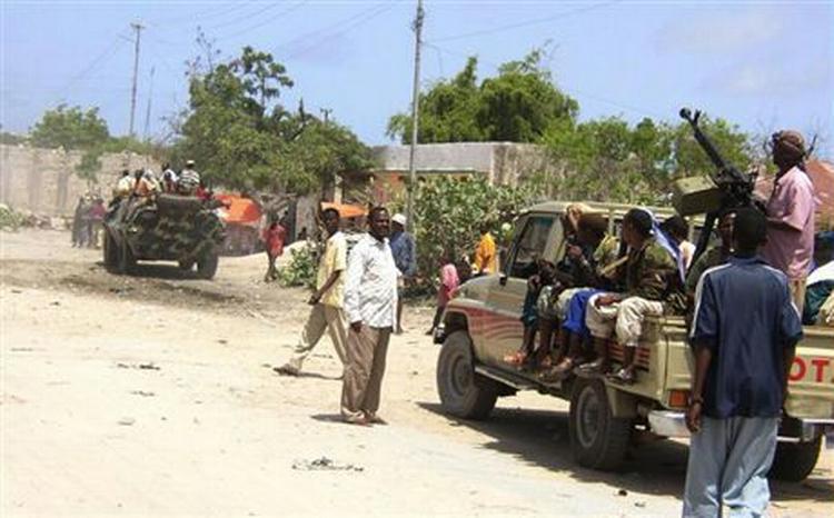 Politiet på patrulje i Mogadishu. - Foto: AP 