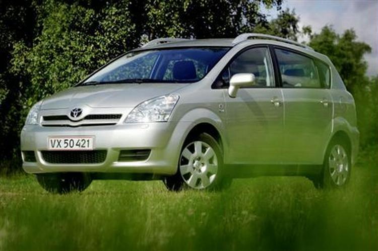 denne Toyota Corolla Verso, bygget mellem januar 2004 og maj 2006 kan der være en defekt ved passagerairbaggen.   Foto: Martin Lehmann 