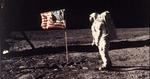 Neil Armstrong før problemerne for alvor begyndte ombord på månefartøjet. - Foto: AP 