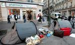 Telte på gaden i Paris. - Foto: Remy de la Malviniere 