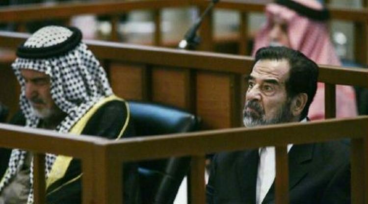 Saddam mener, det er foragteligt, at han skal tvinges i retten. - Foto: AP 