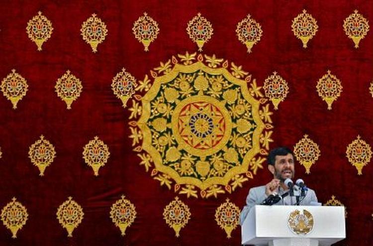 Irans præsident Mahmoud Ahmadinejad talte i dag i Tadjikistan, hvor han bad om en våbenhvile mellem Hizbollah og Israel. - Foto: AP 