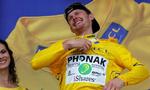 Floyd Landis trækker i den gule førertrøje efter enkeltstarten på 19. etape. Amerikaneren er testet positiv for doping efter 17. etape, hvor han grundlagde den samlede sejr i løbet. - Arkivfoto: AP 