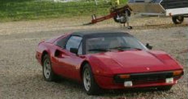 Denne ferrari er ikke fra 1967, men den skulle være ægte nok. Bilfirmaet beskylder Kina for at kopiere luksus-bilen. - Arkivfoto: AP 
