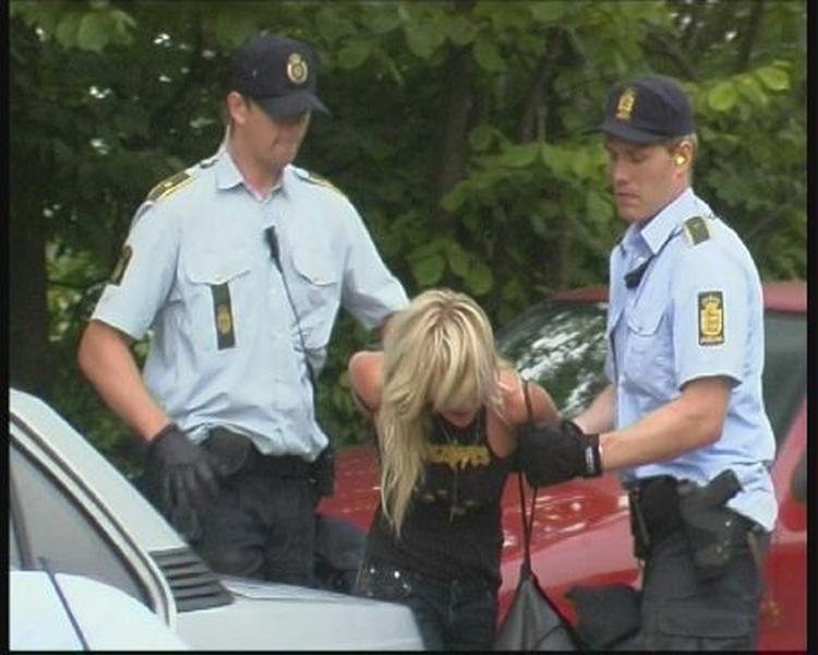 Halvdelen af politistyrken på Christiania udgøres af aspiranterne. Her foto fra weekendens anholdelser af folk efter en fest, hvor der blev spillet for høj musik. - Foto: LocalEyes 