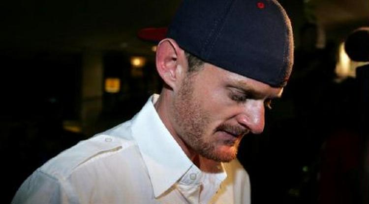 Den amerikanske cykelrytter Floyd Landis mødte op til pressemødet i Spanien med omvendt kasket. Amerikaneren nægter at have deltaget i en doping-proces i Tour de France. - Arkivfoto: AP 