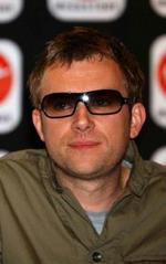 Efter succesen med Blur trak Damon Albarn sig i baggrunden med det tegnede band Gorillaz. Nu skal han lave musik med bassisten fra legendariske The Clahs. - Foto: AP 
