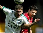 FC Nordsjællands Thomas Andreasen i nærkamp med Silkeborgs Thomas Olsen. - Foto: Jens Dresling 