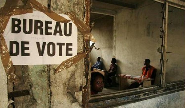 172 afstemningssteder bliver genåbnet i et område af DRCongo, hvor vælgerne i går ikke fik mulighed for at afgive deres stemmer - Foto: AP 