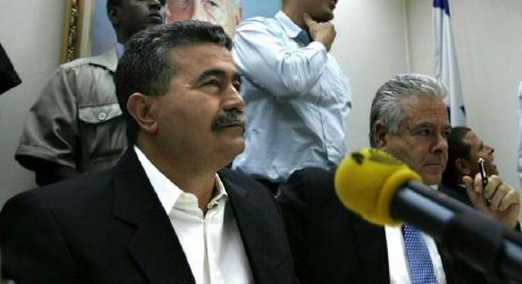 Den israelske forsvarsminister Amir Peretz afviser, at indlede en våbenhvile i kampen mod Hizbollah - Foto: AP 