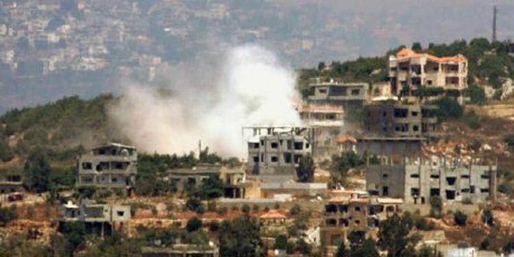 Granater slår ned i byen Aita ash-Shaab i det sydlige Libanon under israelske angreb i dag. - Foto: AP 