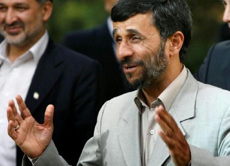 Irans præsident Mahmoud Ahmadinejad nægter at rette sig efter FN's resolutionj, hvor atomprogrammet i landet kræves standset. - Arkivfoto: AP 