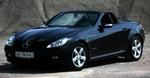 Det kan betale sig at shoppe efter nye biler i andre EU-lande. For andre landes borgere er nye biler - som for eksempel denne Mercedes SLK 200 - et godt køb i Danmark. - Arkivfoto: Per Folkver 