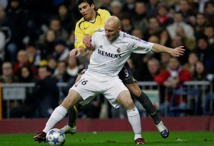 Den danske spiller i Real Madrid, Thomas Gravesen, er igen blevet udsat for de spanske mediers kritiske pen efter sammenstød på træningsbanen med brasilianeren Robinho. - Arkivfoto: AP 