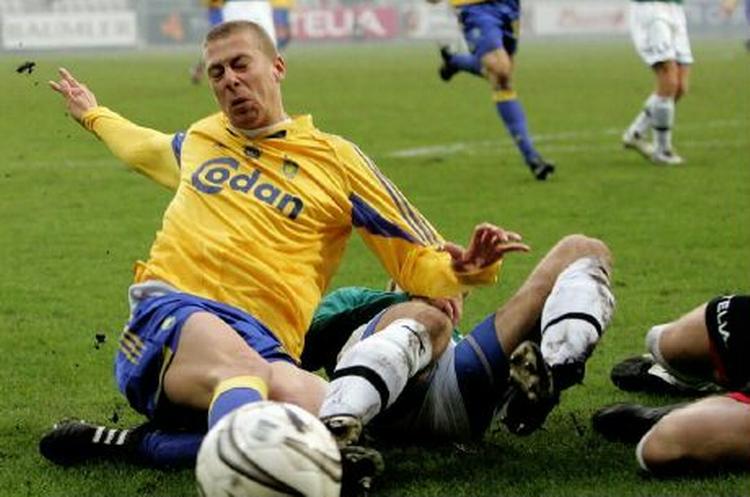 Kim Christensen skifter nu den gule Brøndby-trøje ud med OB's blå-hvide outfit. - Arkivfoto: Lars Poulsen 