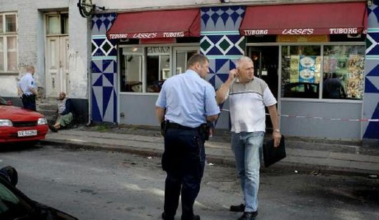 Politiet var hurtigt på plads efter en skudepisode tidligt i dag på Vesterbro i København. - Foto: Thomas Borberg 