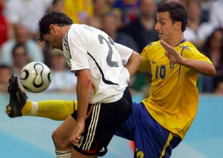 Zlatan Ibrahimovich ses her under kamp for Sverige mod Tyskland ved VM. Svenskeren nægtede fredag at stille op for Juventus. - Arkivfoto: AP 