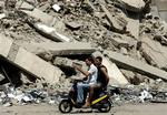 Kampene mellem Israel og Hizbollah fortsætter med både bombefly og kampe på landjorden. Billedet er fra en af Beiruts sydlige forstæder, hvor israelerne bombede mandag. - Foto: AP/Lefkaris 