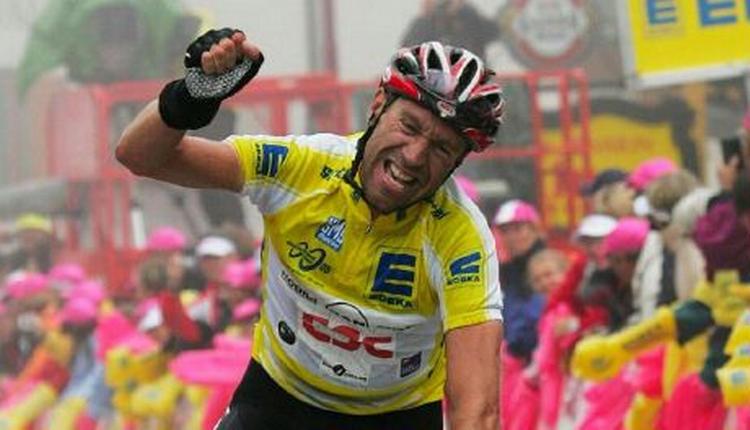 Det er første gang, Jens Voigt vinder etapeløbet på sin hjemmebane. Her kører han over målstregen efter sjette etape. - Foto: AP 