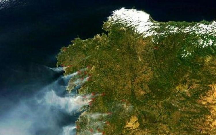 Det nordlige Spanien er ramt af over 100 skovbrande. - Foto: AP 