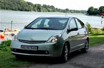 Toyota Prius har fået et beskedent facelift, men det mest spændende ved bilen er den nye parkeringspilot. Foto: Toyota 