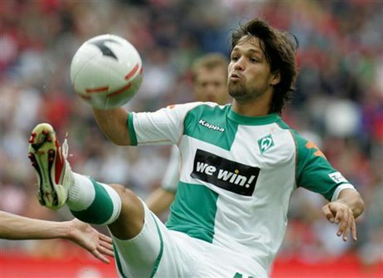 Bremens nye midtbanegeneral, brasilianeren Diego, bragte mesterskabsaspiranterne foran med 1-0. - Foto: AP. 