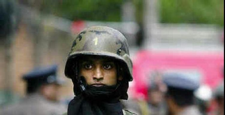 En regeringssoldat holder vagt i Sri Lankas hovedstad Colombo. - Foto: AP 