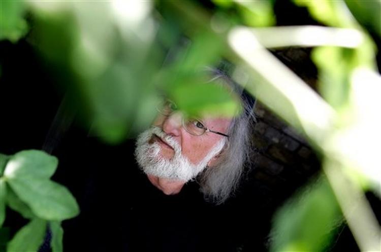 BIG BROTHER. I sin nye romans Danmark har Svend Åge Madsen fjernet al kriminalitet. I stedet er der indført gensidig overvågning, hvor hver borger har til opgave at følge med i en medborgers liv.   Foto: Rasmus Baaner 