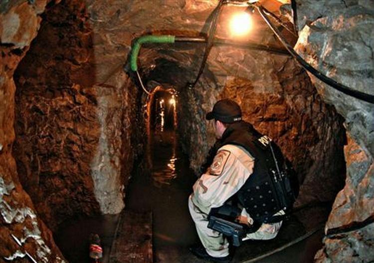Mexicos største og mest voldelige narkokarteller har bygget tunnelsystemer i grænseområdet mellem Mexico og USA. - Foto: AP 