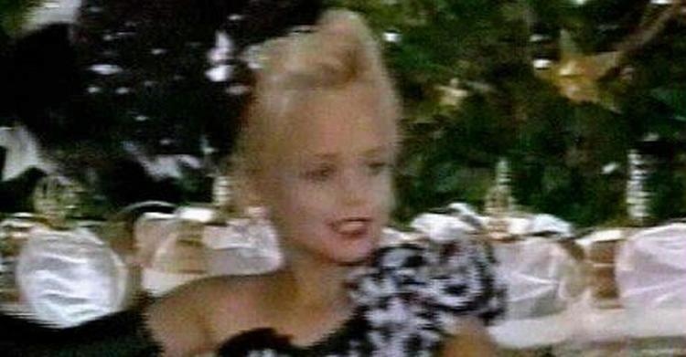Den 6-årige skønhedsdronning JonBenet Ramsey blev myrdet for ti år siden i Colorado. Nu menes morderen af være blevet fanget - Foto: AP 