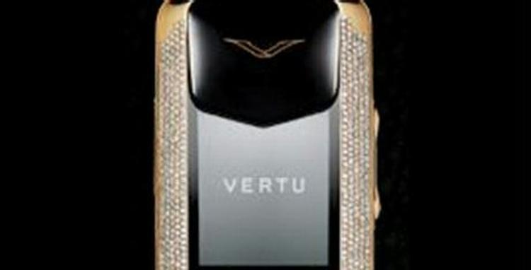 Danskerne har fået smag for dyre mobiltelefoner. Forsker mener dog, at tiden for den overdrevne luksus er ved at rinde ud - Foto: www.vertu.com 
