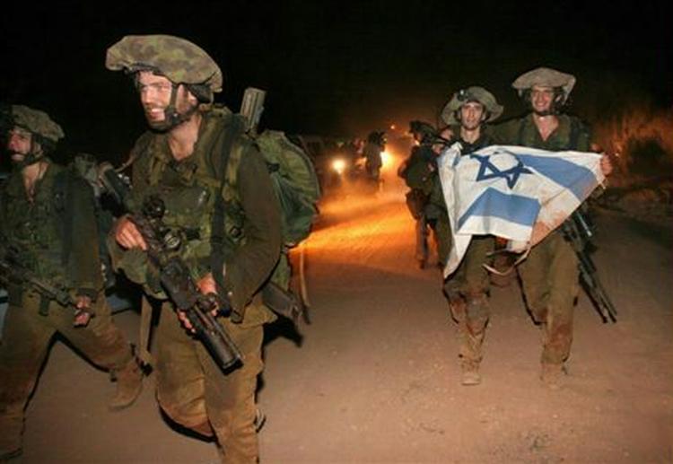 Israelske specialstyrker vender hjem efter en operation i Sydlibanon. - Foto: AP 