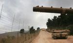 Israelske kampvogne står klar ved grænsen mellem Libanon og Israel. - Foto: AP 