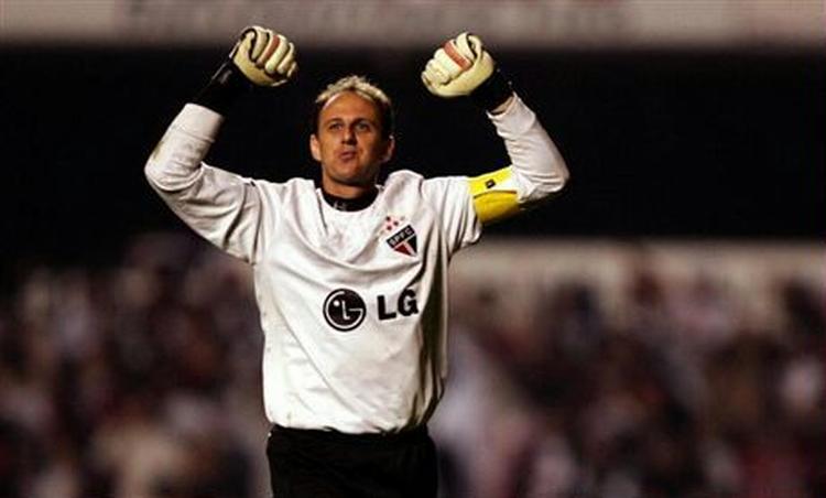 Rogerio Ceni har al mulig grund til at juble... - Arkivfoto: AP. 
