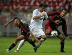 Perez (th) i en sommerkamp for Ajax mod Inter. Perez kan blive en af få danskere, der kan få spilletid i årets Champions League. - Foto: AP 