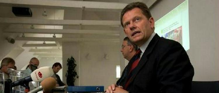Familie- og forbrugerminister Lars Barfoed (K) vil forbyde salmonella-inficeret fjerkræ og æg - Foto: Finn Frandsen 