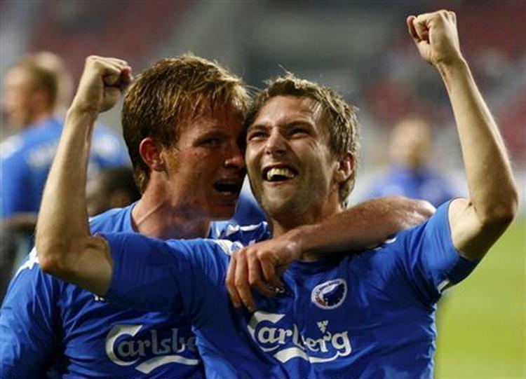 Glæden lyser ud af Michael Silberbauer efter scoringen til 1-0. - Foto: AP 