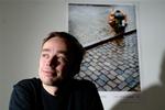 Dopingforsker Rasmus Damsgaard er tæt på et samarbejde med cykelholdet CSC. Han mener, at han med sin blotte tilstedeværelse kan skabe trykhed blandt rytterne, så de ikke føler sig pressede til at bruge doping. 