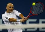 Andre Agassi var tre en halv time om at spille sig frem til anden runde i US Open 