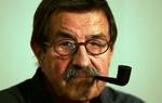 Den tyske forfatter og venstrefløjsaktivist Günter Grass melder overraskende ærligt ud om sin fortid i de nazistiske SS-styrker. - Arkivfoto: AP 