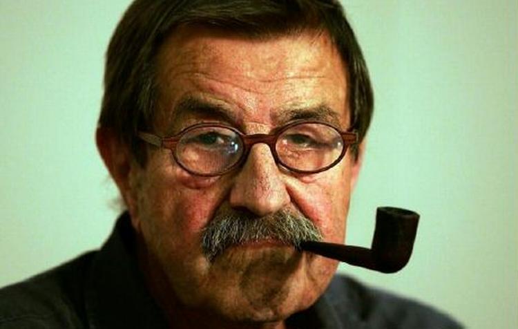 Den tyske forfatter og venstrefløjsaktivist Günter Grass melder overraskende ærligt ud om sin fortid i de nazistiske SS-styrker. - Arkivfoto: AP 