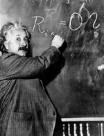 LIGNING MED UBEKENDT. - Albert Einstein på arbejde.  - Arkivfoto: AP 
