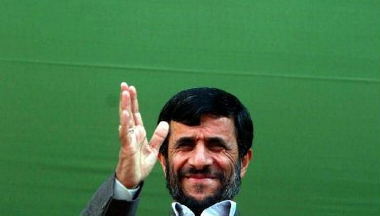 Irans præsident Mahmoud Ahmadinejad har tænkt sig at sætte hårdt mod hårdt i kampen om retten til et atomprogram i landet. - Arkivfoto: AP 
