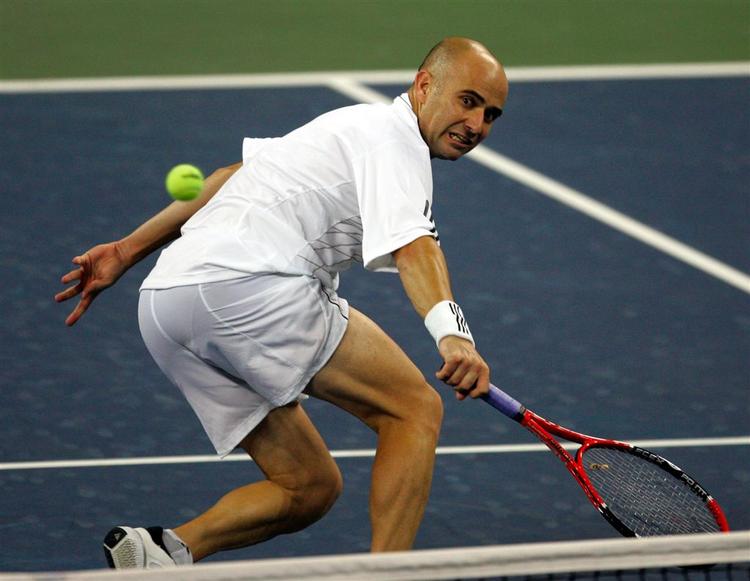 Andre Agassi er videre efter fem hårde sæt i US Open. 