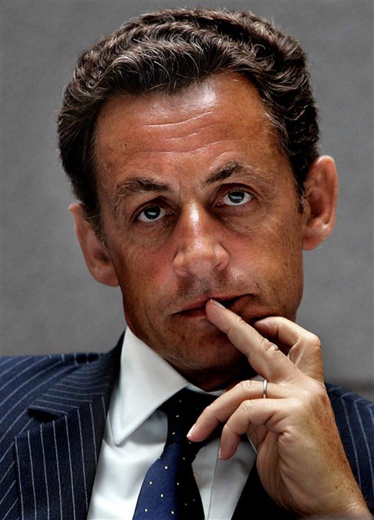 BESTSELLER. Alene i det seneste halvår er der udgivet 10 bøger om den franske indenrigsminister Nicolas Sarkozy. Nu har han selv bidraget med historien om sin barndom.- Foto: Kirsty Wiggleworth 
