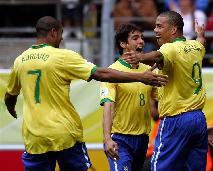 De brasilianske VM-angribere Adriano og Ronaldo bytter alligevel ikke klub. 