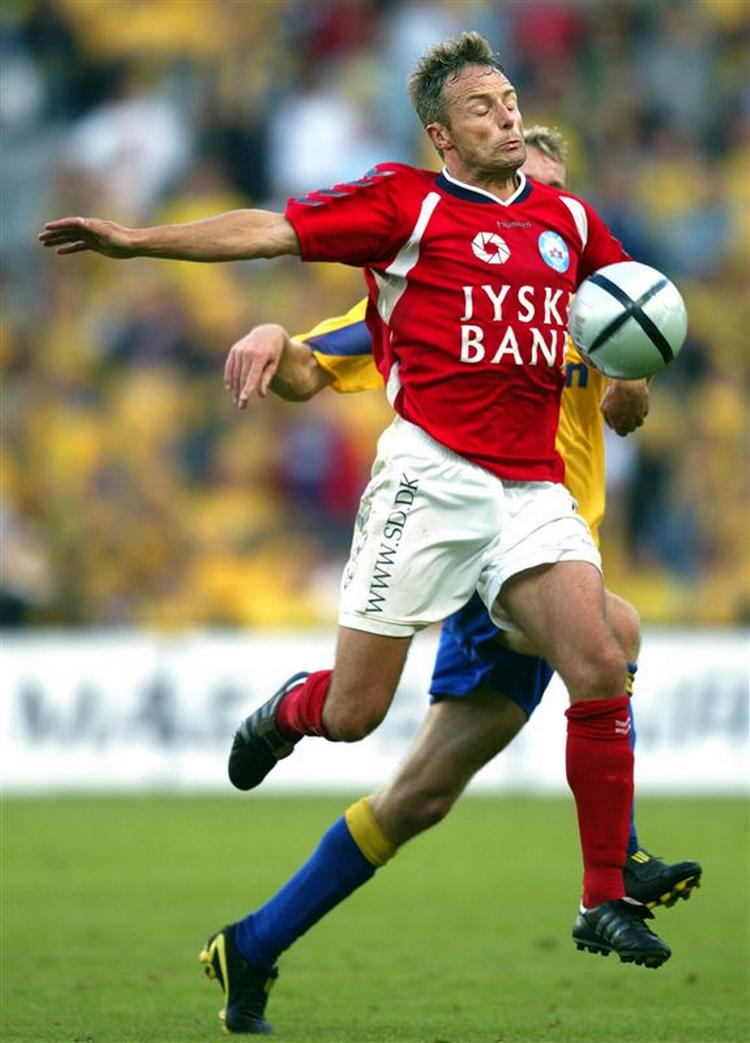Thomas Poulsen vender tilbage til Viborg, hvor han bliver holdkammerat med sin lillebror, Christopher. 