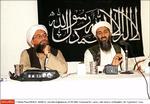 Al-Qaedas nummer to, Ayman al-Zawahiri, ses her sammen med terrorlederen Osama bin Laden. 
