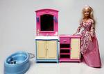 WC-løs. Barbie ser glad ud, men vent bare til hun skal på toilettet. 