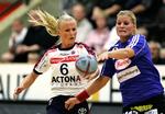 Slagelse fik en beskeden sejr over oprykkerne fra Tvis Holstebro. Her er Holstebros Mie Sejer Hansen og Slagelses Sofie Steffensen i nærkamp. 